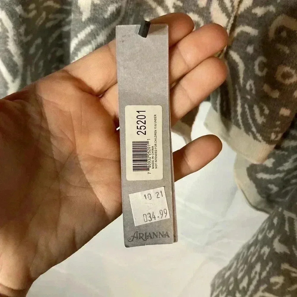 Poncho style piece that buttons in the front Arianna animal print NWT - Picture 2 of 7